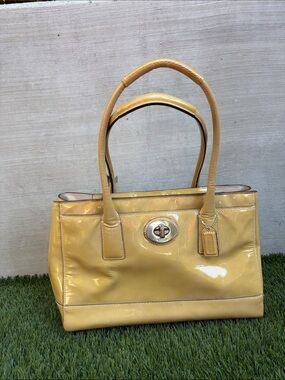 Coach MADELINE Patent Leather Shoulder Bag D1193-Z17207 vintage Beige